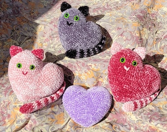 Petits oreillers en crochet pour chat en forme de coeur