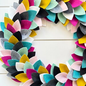 Colorful Minimalist Wreath, All Season Felt Wreath, Boxwood Wreath, Modern Wreath, Entryway Decor, Mantle Decor image 2