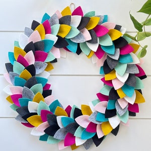 Colorful Minimalist Wreath, All Season Felt Wreath, Boxwood Wreath, Modern Wreath, Entryway Decor, Mantle Decor