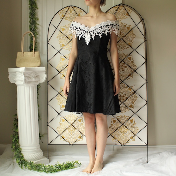 vintage lace short prom dresses Vintage Style Short Prom Dress with Lace Tiered Skirt Size 4 / Other / Zipper