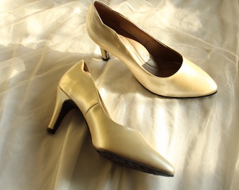 gold scalloped heels womens