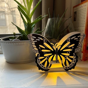Lampada decorativa a forma di farfalla (ispirata a Harry Styles)