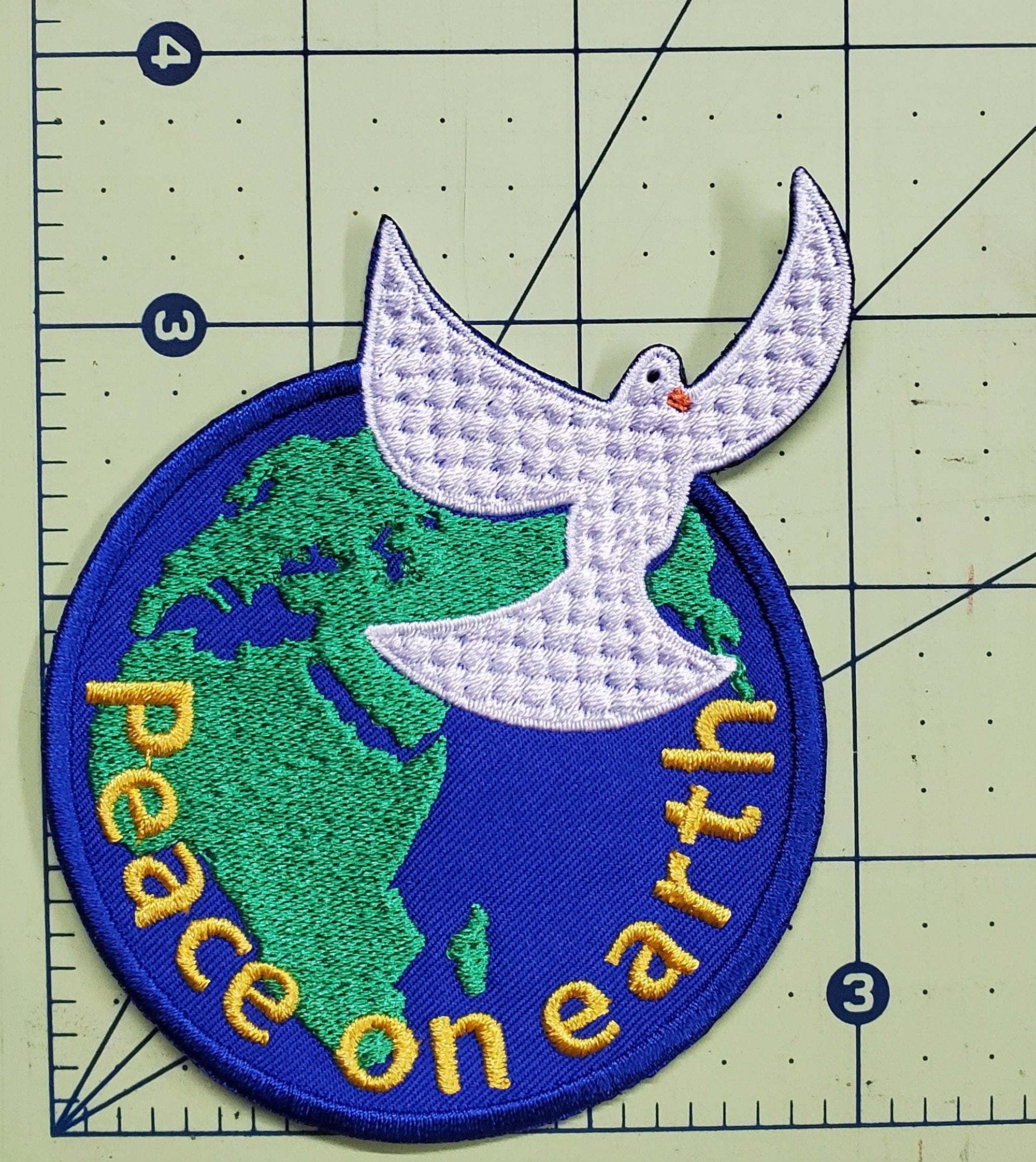 Toppa Ricamata Con Scritta 'Peace On Earth' E WWF, Patch Termoadesiva Da Stirare O Cucire, 7,4 Cm - 2