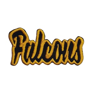 Pode incluir: Um remendo bordado em ouro com a palavra "Falcons" em letras pretas.