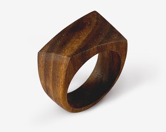 Twist ring in black walnut, natural woodring, wood band, women's ring, men's ring, wooden jewelry, minimalist, handmade, water resistant