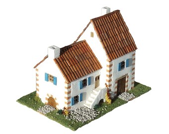 CUIT Ceramic Building Construction Kit, Traditional Czech House (1:87)