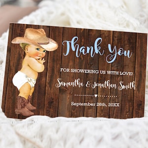 Danksagungs-Karte Kleiner Cowboy ist auf dem Weg Babyparty-Weinlese-Baby-Junge-Blau aus Holz Western Country Chic Sie bearbeiten mit Corjl TYB056 056