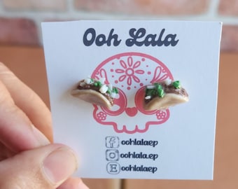 Clous d'oreilles tacos miniatures faits main • Boucles d'oreilles gourmandes en pâte polymère