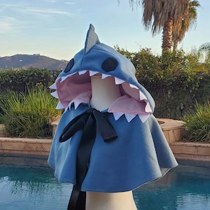 Handgemaakte fleececape met haaien