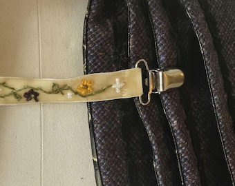 Pinza para capa, suéter o cárdigan de tela cosida a mano