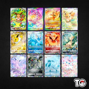 Könnte beinhalten: Eine Sammlung von zwölf Pokémon-Sammelkarten mit verschiedenen Charakteren wie Evoli, Flamara und Feelinara. Jede Karte hat ein einzigartiges Design mit leuchtenden Farben und Charakterillustrationen. Die Karten sind auf einem dunklen Hintergrund angeordnet.