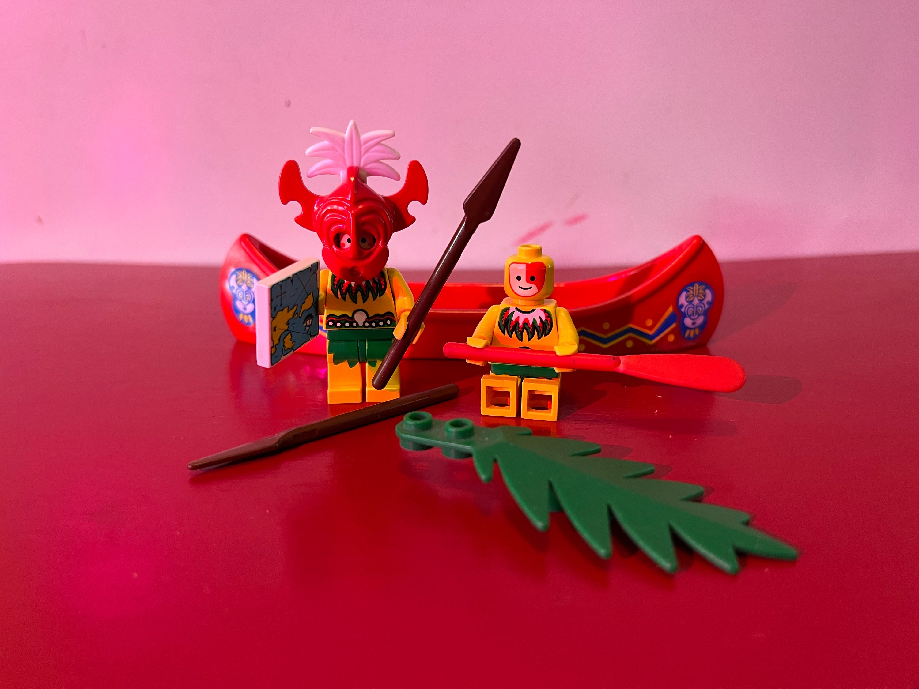 Vintage LEGO Pirates Islanders King Kahuka and Islander Mini