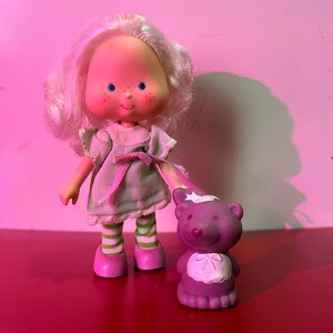 Vintage Strawberry Shortcake Angel Cake with Soufflé 1979 American Greetings