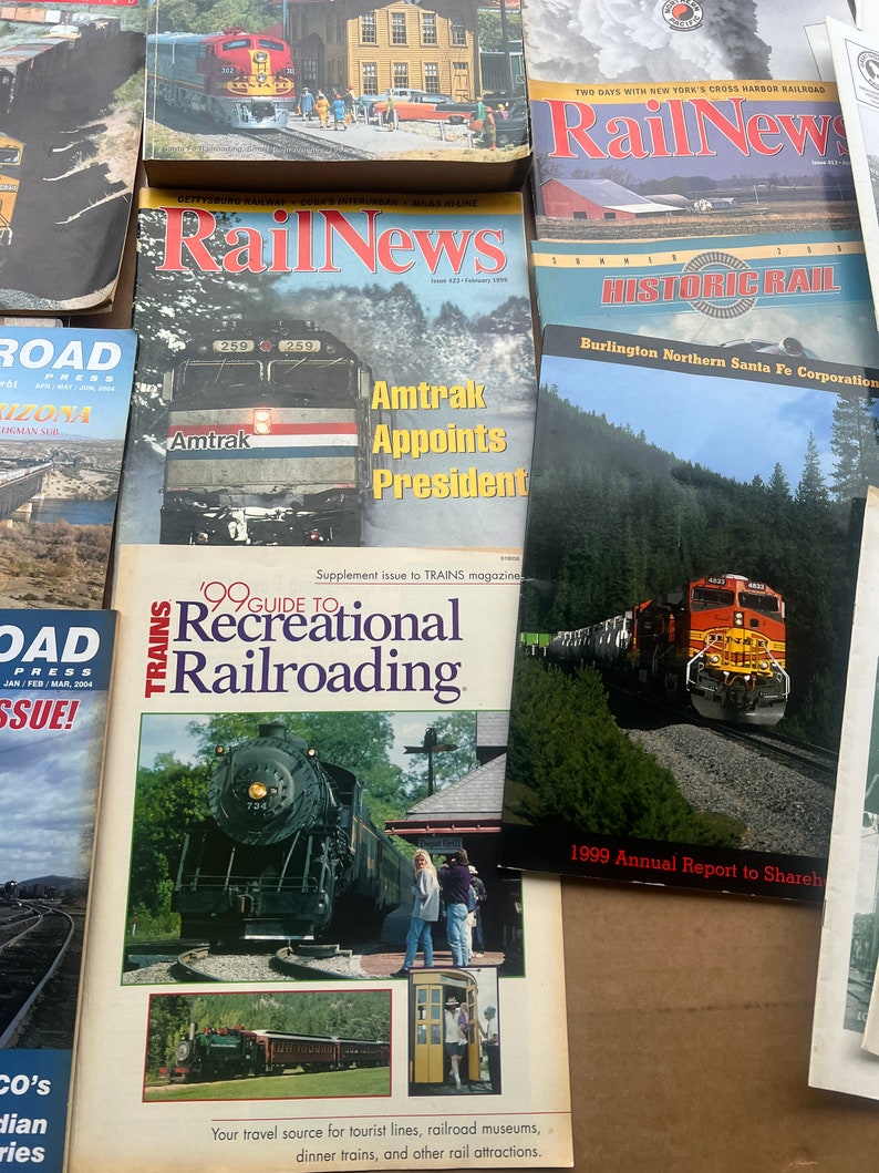 Mixed Lot of 30 Railroad RailNews Mainstreeter CTC Boad Walthers HO Magazine image 5