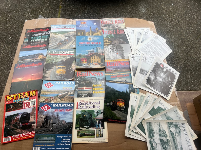 Mixed Lot of 30 Railroad RailNews Mainstreeter CTC Boad Walthers HO Magazine image 1