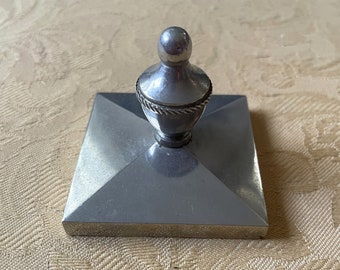 Vintage metal paperweight art deco urn holder shape polished steel retro home decor presse papier