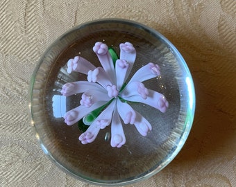 Vintage glass presse papier paper holder flower design floral pink retro decor paperweight