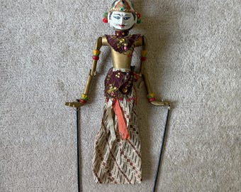 Bambola Wayang d'epoca, 1970, burattino Wajang, oggetto d'arte fatto a mano, figura intagliata, marionetta indonesiana in legno
