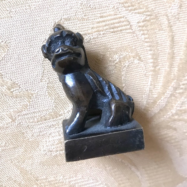 Mini statuette de chien Foo en bronze vintage sculptée à la main de chien lion oriental, mini statue design asiatique, cachet de cire chinois