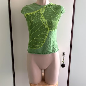 Vintage grönt lövtryckt älvtopp med kort ärm S 36 y2k mode hippie boho 90-tals strass sommar hippie älva retro fornarina