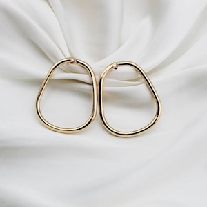 Geometrical Earrings| Asymmetric Gold Earrings | Filigree Artsy | Unique | Minimalist trend | Elegance | Statement | Circle | Hoop