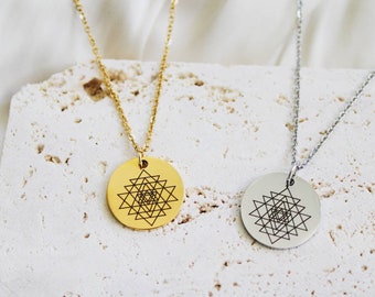 Geometrische Halskette  | Dreieck Mandala Schmuck |  Minimalistisch   | Geometrical Circle Disc necklace | Sri Yantra  spirituelles Symbol