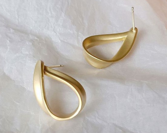 Twisted Teardrop Waterdrop Gold Stud Earrings | Water Drop Inspired Sterling Silver Jewellery Jewelry Gifts