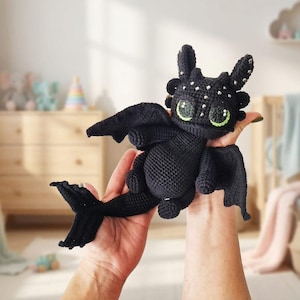 かぎ針編みパターン ブラックドラゴン（編みぐるみ、かぎ針編み、写真チュートリアル PDF ファイル）