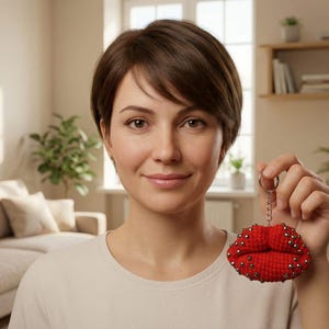 CROCHET PATTERN Keychain and Lips Pin, Badge (tutorial PDF file)