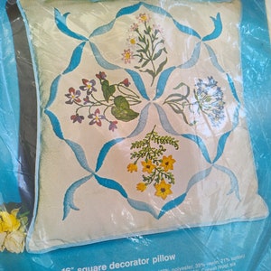 Vintage Bucilla Flowers Entwined Pillow Kit: 1970s Embroidered Needlecraft