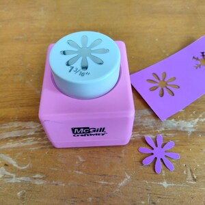 Family Treasures Snowflake Paper Punch Scrapbooking Arts & Crafts Hole Punch