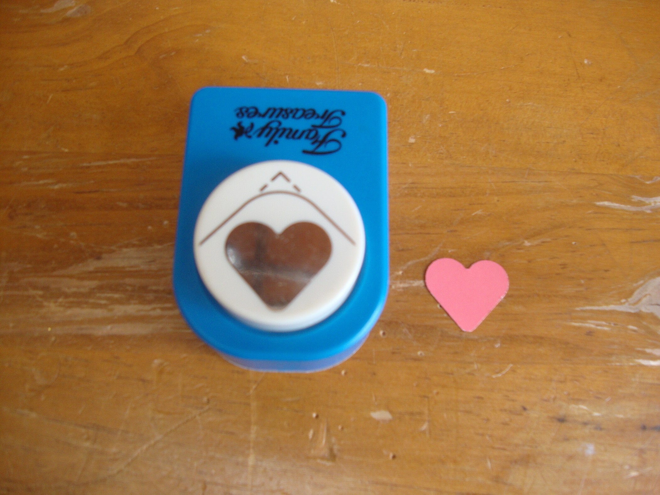 Family Treasures 13 Heart Paper Punch Set Scrapbooking, Crafts