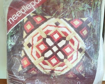 Vintage SPINNERIN Needlepoint Canvas Pillow Kit NP161  18" SEALED