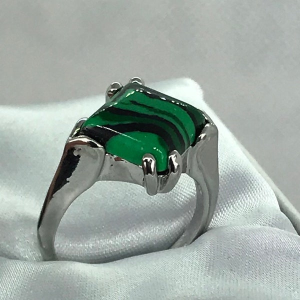 Bague artisanale malachite. diamètre intérieur 17mm. taille 53. Grosse bague. idée cadeau Fête des Mères