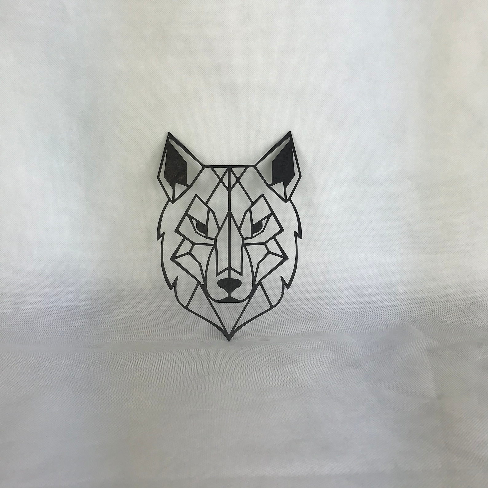 Loup géométrique. Tête de loup style origami. décoration murale ou de