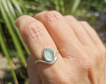 Anello in argento sterling fatto a mano con vetro marino - Misura personalizzata, argento riciclato.