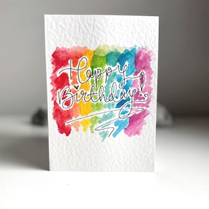 Tarjeta de feliz cumpleaños pintada a mano, tamaño A6, diseño de arcoíris en acuarela, tarjeta de felicitación única hecha a mano, tarjeta de cumpleaños personalizada