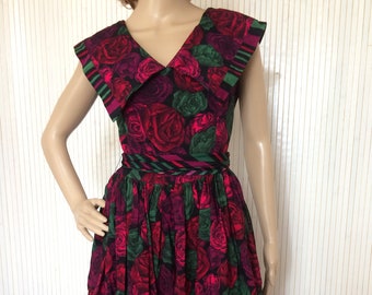 Vintage Dress Woman Dress Rockabilly 70s inspired Sixties Dress Pattern Roses Sleeveless Dress V back V size 36