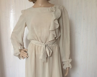 Vintage Regency Beige Dress with Small Tiles Long Sleeves