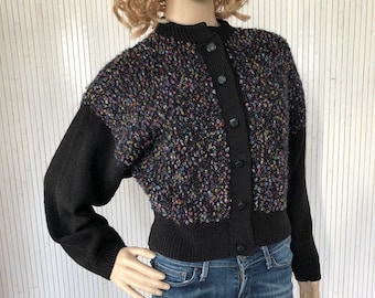 Gilet Tricoté en laine Vintage Femme Cardigan Court Taille S Noir à points multicolores en relief Manche ample Pull d'hiver Made in France