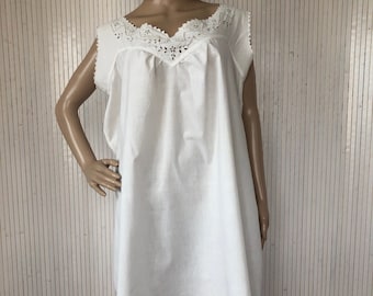 Chemise de nuit Antique Robe de nuit Vintage Femme Camisole en coton blanc Lingerie Ancienne Dentelle française Broderie Nuisette légère