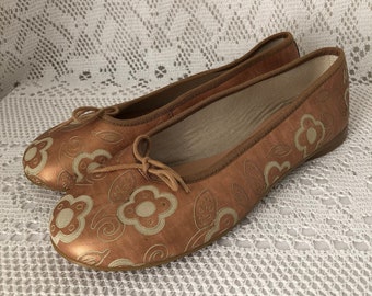 New Vintage Ballerina Flats Hirica Leather Shoes Decorated Flowers Size 37 Flat Shoes Comfort Calfskin Copper Color Made in France