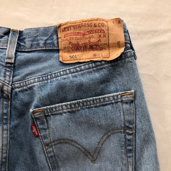 Jean Levi's 501 Vintage W29L32 Jeans Made in Spain Coupe droite Braguette boutonnée Antique Pantalon