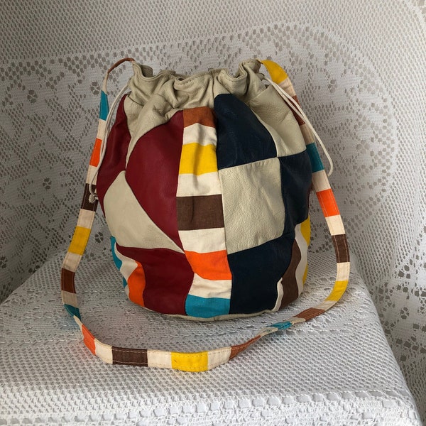 Sac Patchwork vintage Sac seau en cuir Femme Sac Multicolore Made in Italie Sac bandoulière coloré