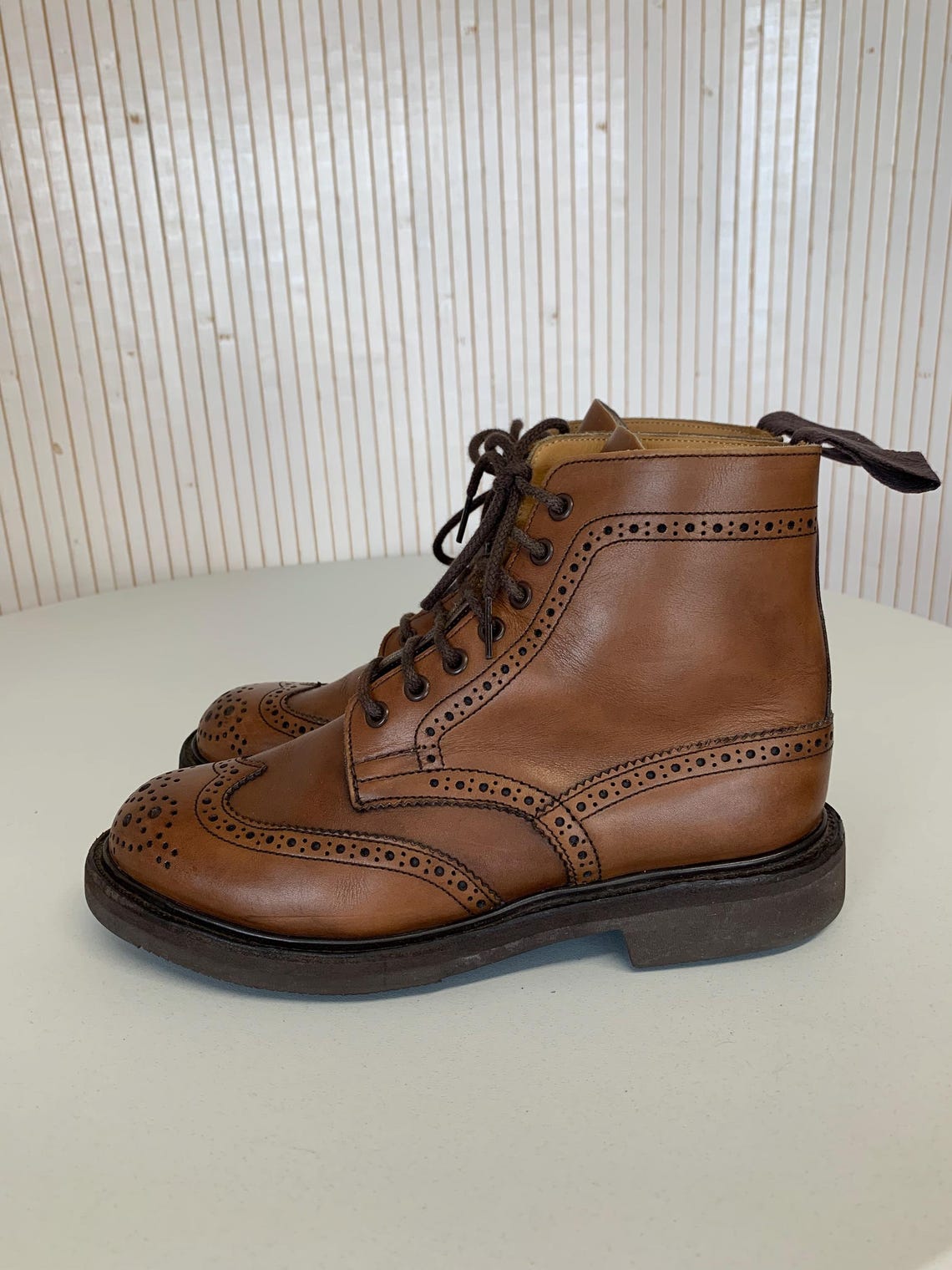 Bottines Anglaises Vintage Femme Brogue Tricker's modèle Stephy cuir Marron nuancé Haute qualité et Confort pointure UK.5 = Fr.38, foto 4 di 5