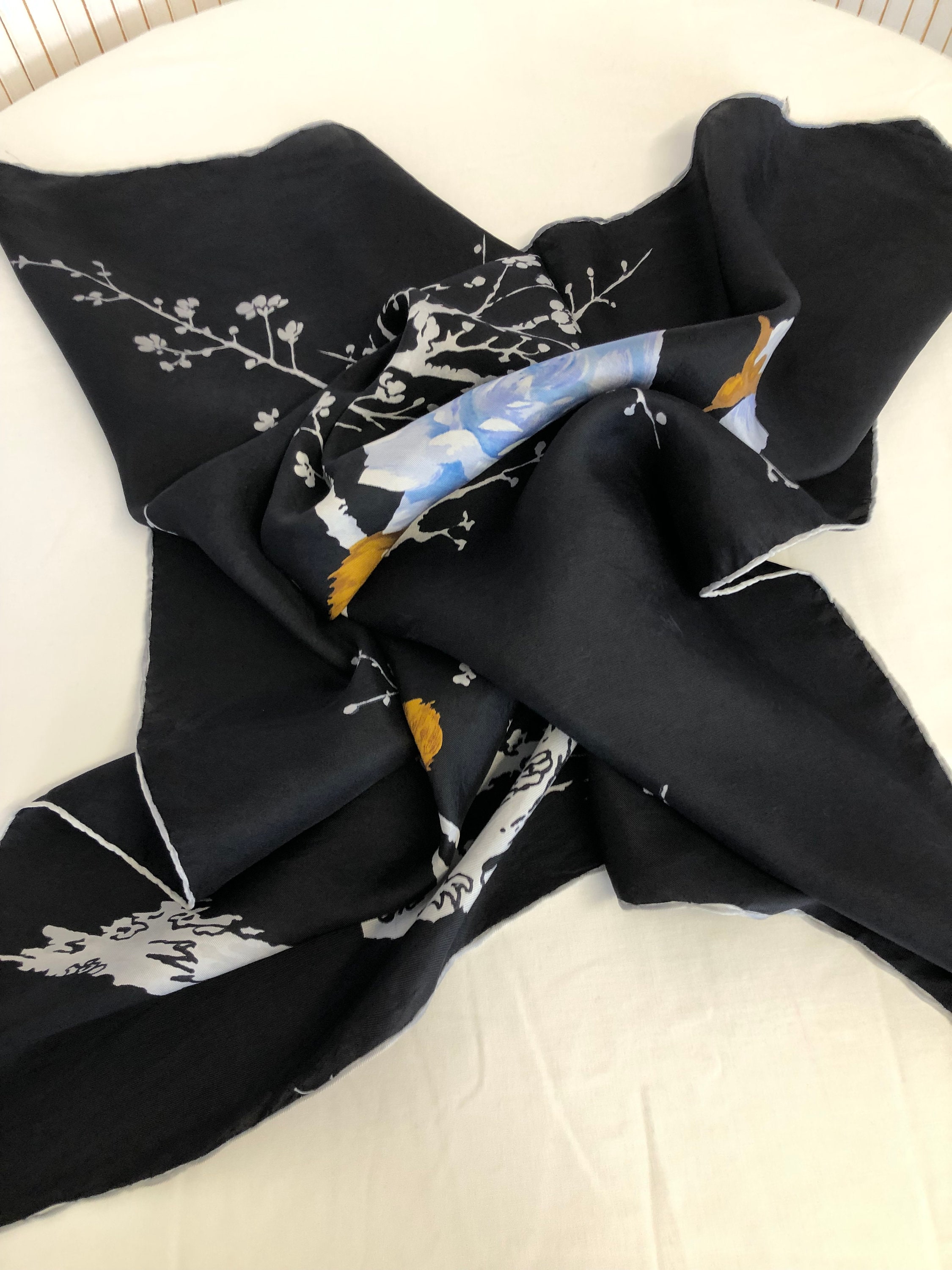Foulard carré en soie noir & rouge & gris pour femme et homme