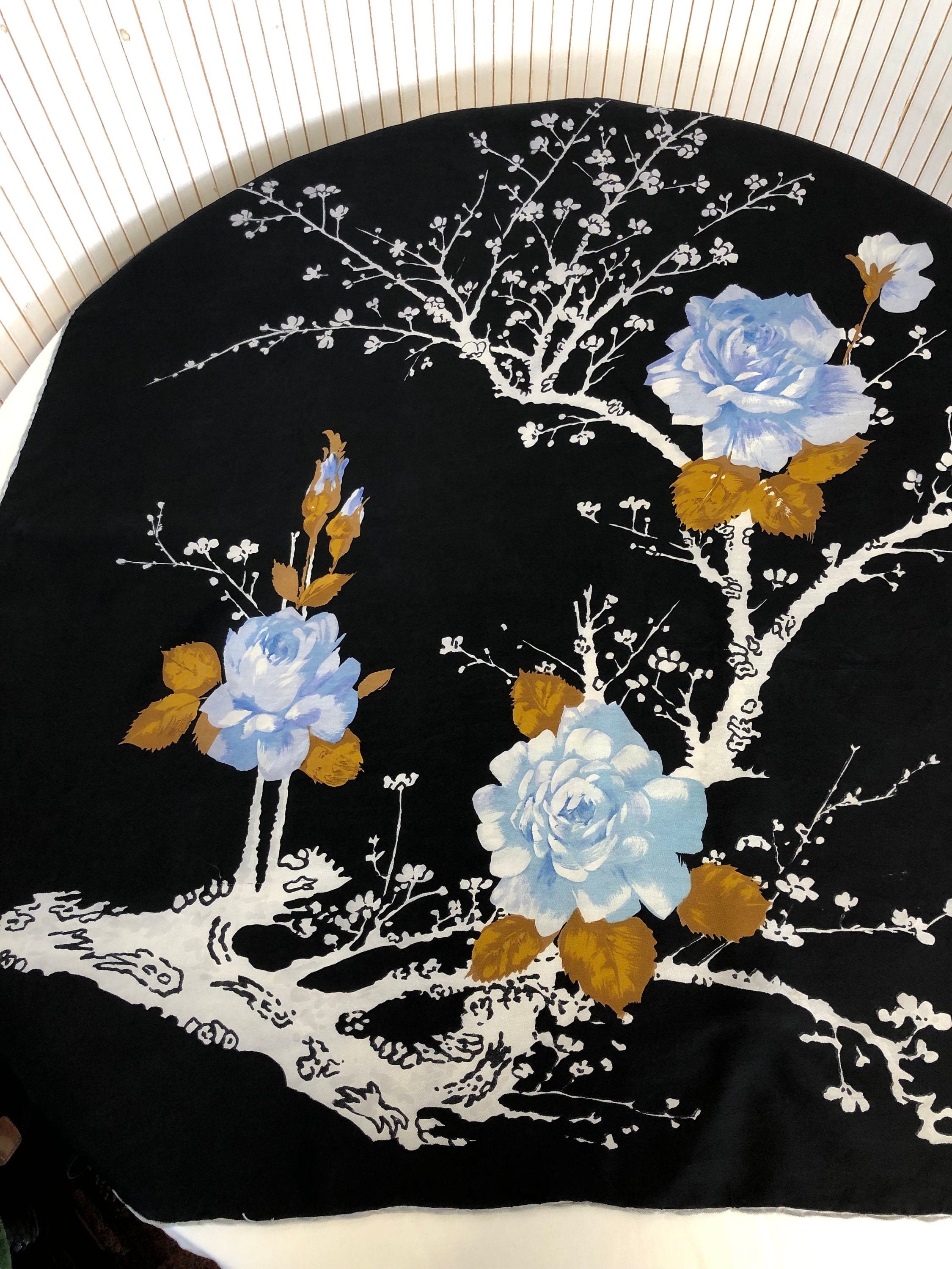 Foulard soie vintage roulotté Donatella - Jeronine Vintage