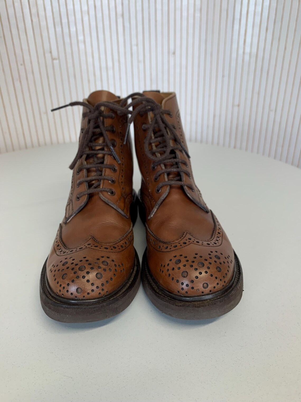 Bottines Anglaises Vintage Femme Brogue Tricker's modèle Stephy cuir Marron nuancé Haute qualité et Confort pointure UK.5 = Fr.38, foto 2 di 5