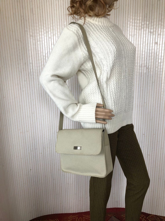 クリーム色(少しグレー) ショルダーバッグ 牛革製 フランス製 レディース 
