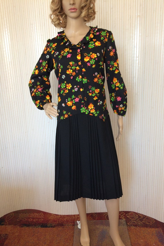 Vintage Black Pleated Jersey Dress with Flowers - image 1